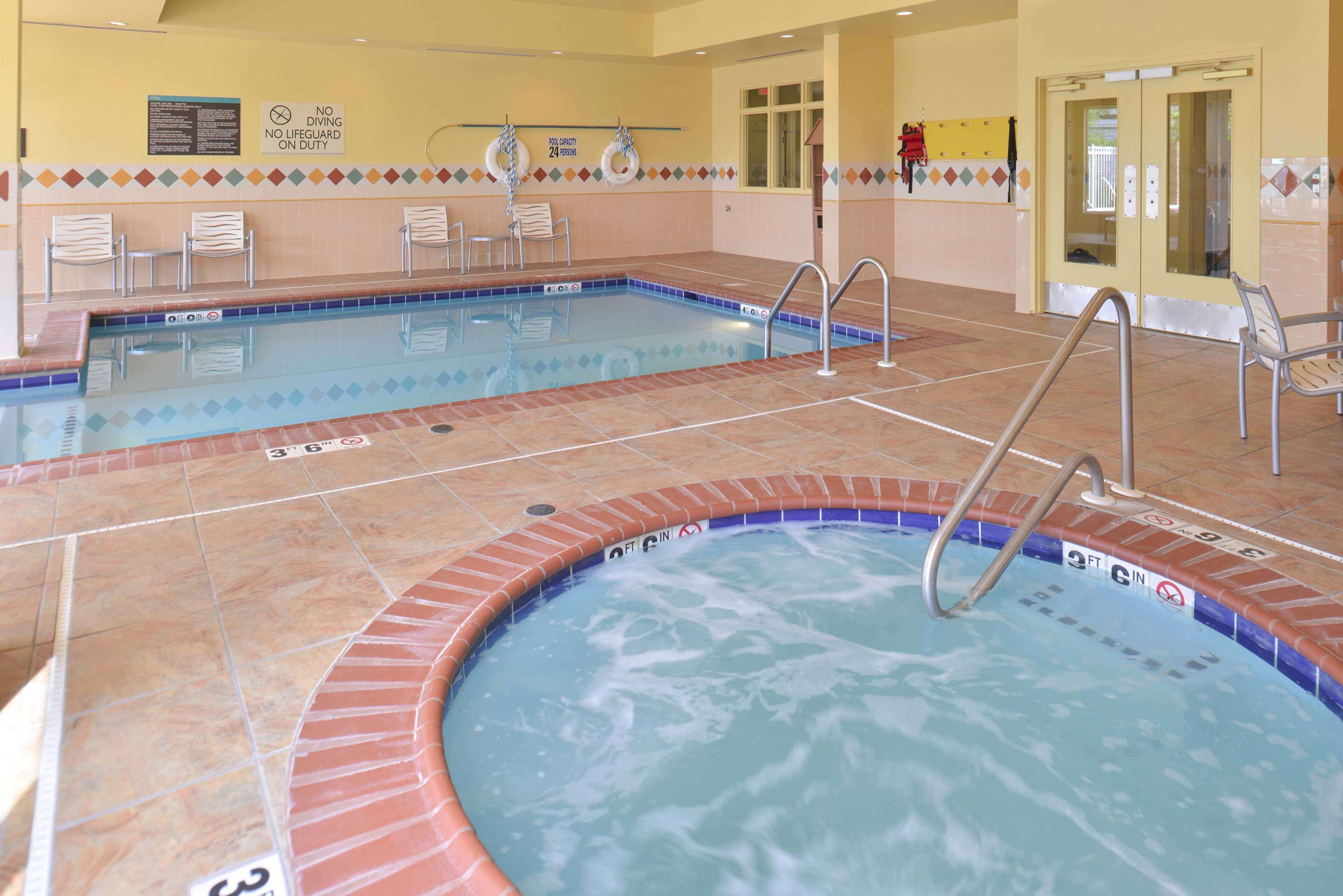 Hilton Garden Inn Indianapolis/Кармел Экстерьер фото