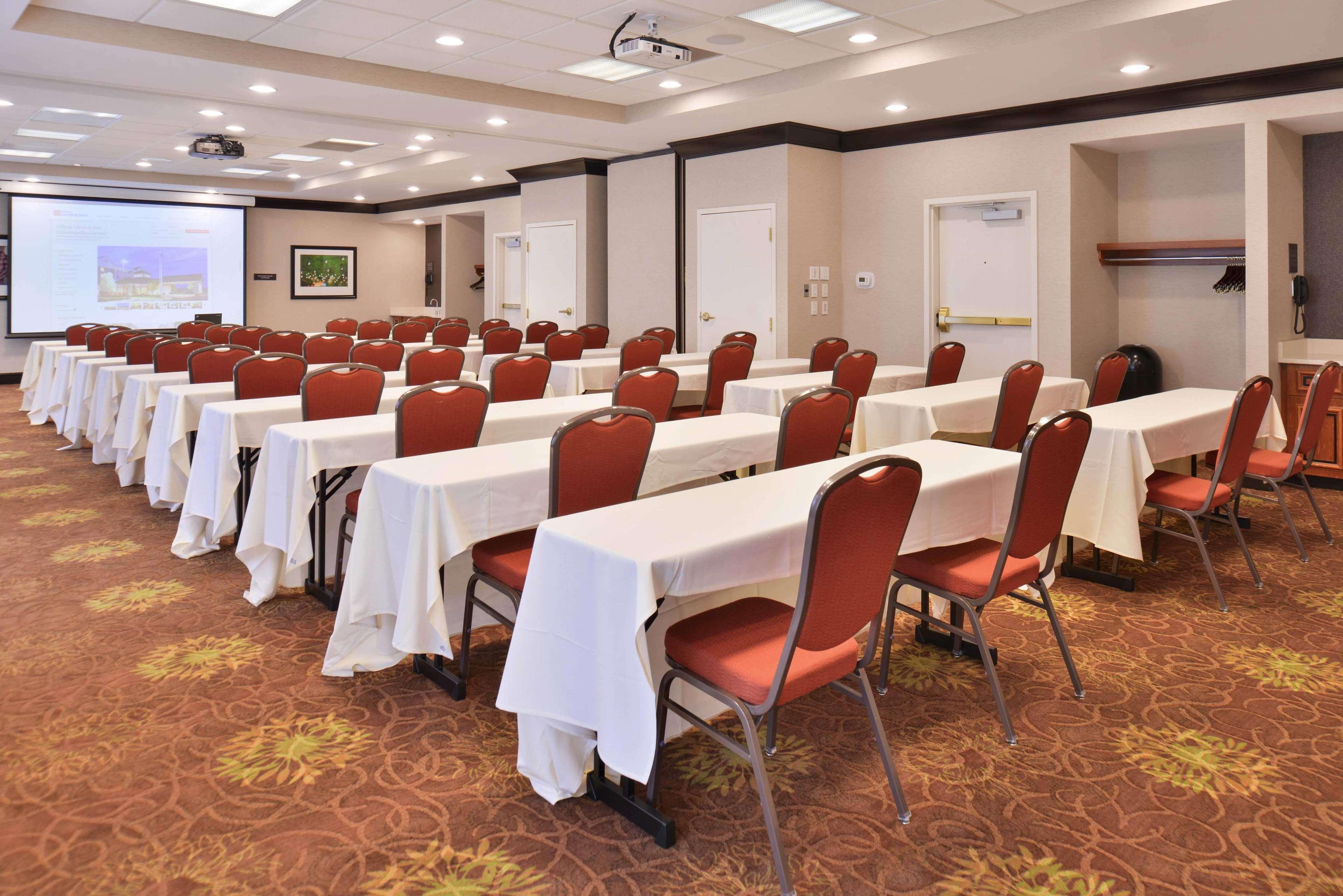 Hilton Garden Inn Indianapolis/Кармел Экстерьер фото